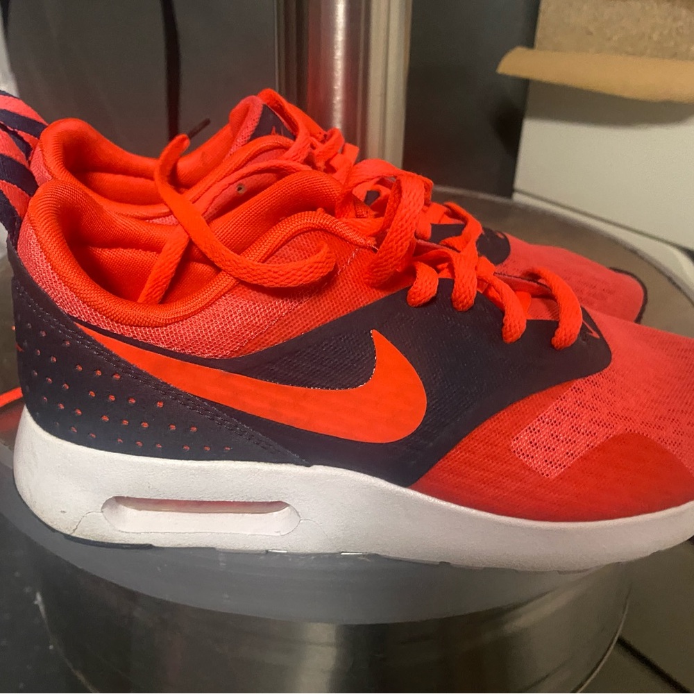 Nike airmax women’s size 6 red